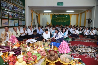 ថ្នាក់ដឹកនាំ មន្ត្រីរាជការ ក្រសួងការងារ និងបណ្តុះបណ្តាលវិជ្ជាជីវៈ ផ្តួចផ្តើមធ្វើ បុណ្យកឋិនទានសាមគ្គី ដង្ហែរចូលវត្តចំនួន៣ ក្នុងរាជធានីភ្នំពេញ