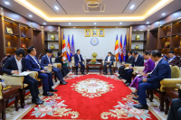 រដ្ឋមន្ត្រីក្រសួងការងារ ជំរុញឱ្យក្រុមហ៊ុនប៊ូយ៉ុង(Boo Young)របស់កូរ៉េ ទទួលយកកម្មសិក្សា និងការហ្វឹកហ្វឺនកូនជាង