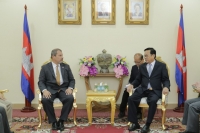 ឯកឧត្តមបណ្ឌិត បាន​អនុញ្ញាតឱ្យ​លោក Charles Esterhoy​ ចូល​ជួប​សម្តែង​ការ​គួរ​សម និង​ពិភាក្សា​ការងារ​ និង​ចុះ​ហត្ថ​លេខា​លើ​អនុស្ស​រណៈ​នៃ​ការ​យោគ​យល់​គ្នា​រវាង ស្តីពី “កម្មវិធីកម្មសិក្សាការងារ”