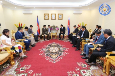 ឯកឧត្ដម​បណ្ឌិតរដ្ឋមន្ត្រី បាន​អនុញ្ញាតិ​ឲ្យលោក Sho Sudo មន្រ្ដី​សម្រប​សម្រួល និង​ជា​ប្រធាន​ទីប្រឹក្សា​បច្ចេកទេស​នៃ​គម្រោង &quot;ការ​លើក​កម្ពស់​ស្ដង់​ដា​សុខ​ភាព និង​សុវត្ថិភាព​ការងារ (OSH) ក្នុង​វិស័យ​សំណង់នៅកម្ពុជា​ចូលជួបសម្តែងការងារគួរសមនិងពិភាក្សាការងារ