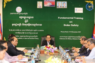 ឯក​ឧត្តម​បណ្ឌិត​រដ្ឋ​មន្រ្តី អញ្ជើញ​ជា​​អធិបតី​​បើក​វគ្គ​បណ្តុះ​បណ្តាល​ ស្តីពី “មូលដ្ឋានគ្រឹះ និង​សុវត្ថិភាព​ឡ​ចំហាយ”