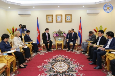 ឯកឧត្តមបណ្ឌិតរដ្ឋមន្ត្រី បានអនុញ្ញាតឲ្យឯកឧត្តម ប៉េង យ៉ុង អគ្គនាយកមជ្ឈមណ្ឌលធនធានមនុស្ស ពលករចិនដើម្បីកិច្ចសហប្រតិបត្តិការអន្តរជាតិ ដឹកនាំគណៈប្រតិភូ ចូលជួបសម្តែងការគួរសម និងពិភាក្សាការងារ