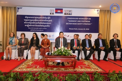 ឯកឧត្តមបណ្ឌិតរដ្ឋមន្ត្រី អញ្ជើញបើកសិក្ខាសាលាជាមួយអ្នកពាក់ព័ន្ធ ស្តីពី«យុទ្ធសាស្រ្តសុវត្ថិភាពចរាចរណ៍សម្រាប់គាំពារកម្មករនិយោជិតវិស័យកាត់ដេរសម្លៀកបំពាក់ និងផលិតស្បែកជើង»