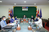 សារធាតុអាសបេស្តុស ជាឃាតកលាក់មុខ  វាវិវត្តន៍យឺតៗក្នុងរយៈពេលជាច្រើនឆ្នាំ ភាគច្រើន នៅក្នុងសួត និងផ្នែកផ្សេងទៀតនៃរាងកាយមនុស្ស
