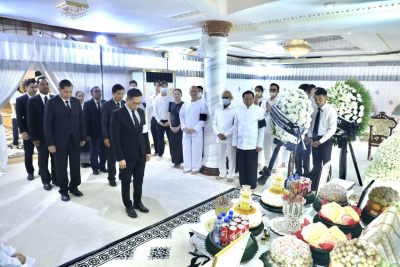 ឯកឧត្តម ម៉ន គ្រីយ៉ា រដ្ឋលេខាធិការ តំណាងដ៏ខ្ពង់ខ្ពស់ឯកឧត្តមរដ្ឋមន្ត្រីក្រសួងការងារ និងបណ្តុះបណ្តាលវិជ្ជាជីវៈ បានដឹកនាំគណៈប្រតិភូក្រសួង អញ្ជើញចូលគោរពវិញ្ញាណក្ខន្ធសព លោកជំទាវធម្មសទ្ធាភិរ័ក្ខសិរីវិសុទ្ធិរតន៍ អគ្គមហាឧបាសិកាពុទ្ធសាសនូបត្ថម្ភក៍ យស់ ស៊ីមន