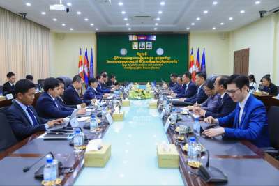 ឯកឧត្តម ហេង សួរ និងឯកឧត្តម ហែម វណ្ណឌី ប្តេជ្ញារួមគ្នាជំរុញការអនុវត្តផែនការសកម្មភាពនៃយុទ្ធសាស្ត្រជាតិស្តីពីការអភិវឌ្ឍសេដ្ឋកិច្ចក្រៅប្រព័ន្ធឆ្នាំ២០២៣-២០២៨ ឱ្យកាន់តែមានប្រសិទ្ធភាព និងប្រសិទ្ធផល
