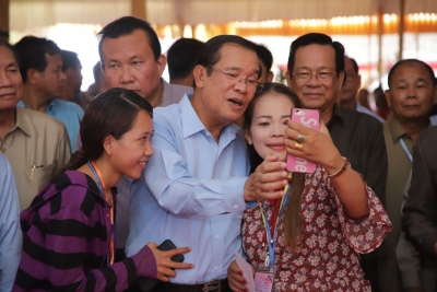 សម្តេចតេជោ ហ៊ុន សែន អញ្ជើញពិសារអាហារសាមគ្គីជាមួយកម្មករ កម្មការិនី នៅរោងចក្រ យី ដា ជិត ៤ពាន់នាក់ ក្នុងឱកាស«ទិវាពលកម្មអន្តរជាតិ១ឧសភា»