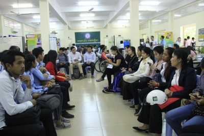 ផ្សារទំនើប AEON Mall និងក្រុមហ៊ុនធំៗ៥ទៀត ប្រកាសជ្រើសរើសបុគ្គលិកជិត១ពាន់នាក់